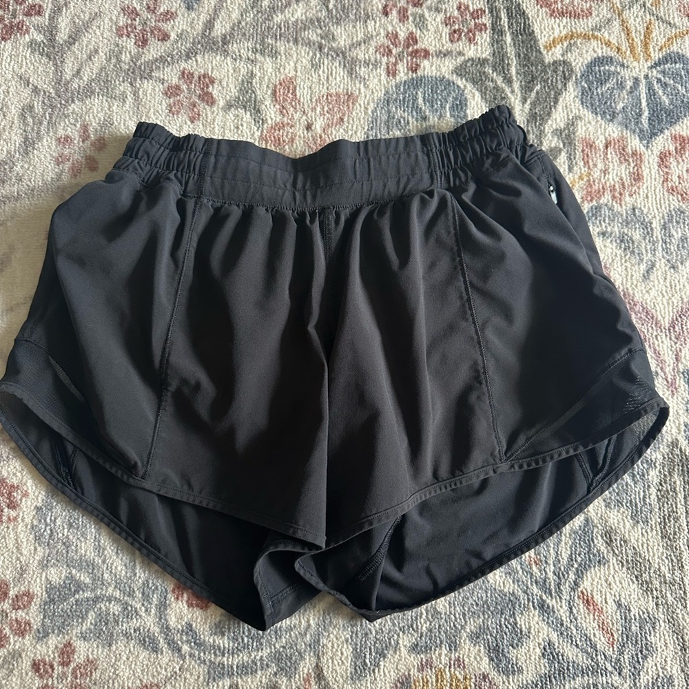 Lululemon Hotty Hot Low Rise 4” Shorts